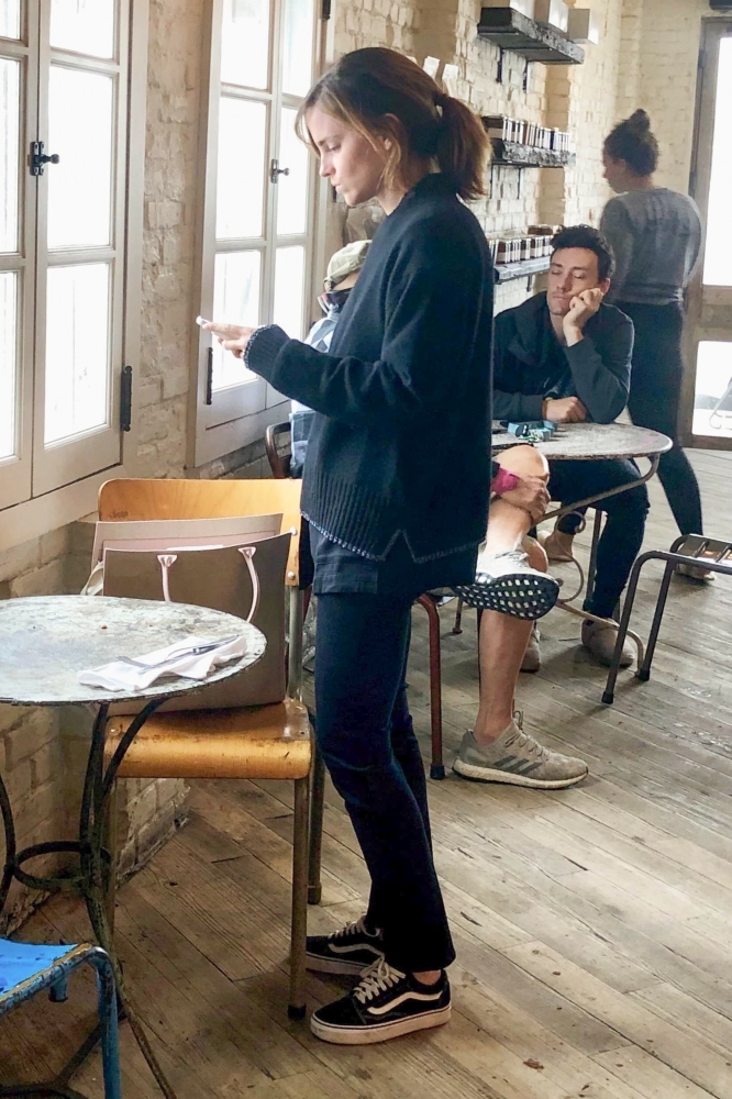 EEW_2019candid_out_for_coffee_in_venice_ca_005.jpg