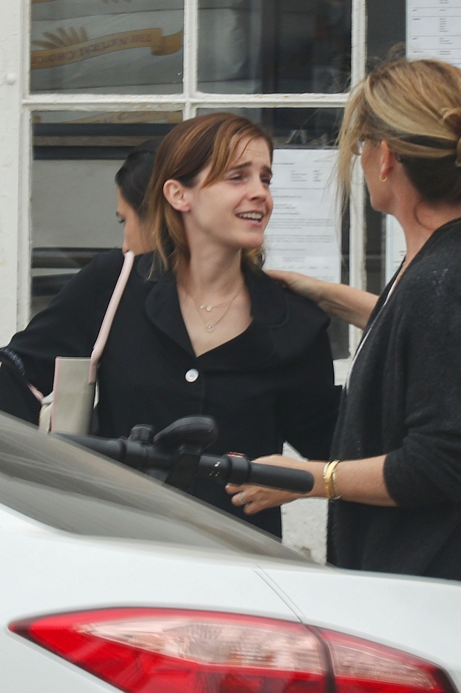 EEW_2019candid_out_for_coffee_in_venice_ca_012.jpg
