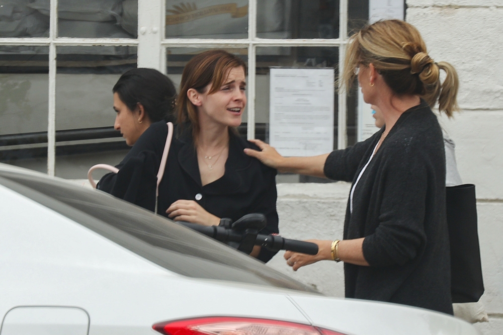 EEW_2019candid_out_for_coffee_in_venice_ca_015.jpg