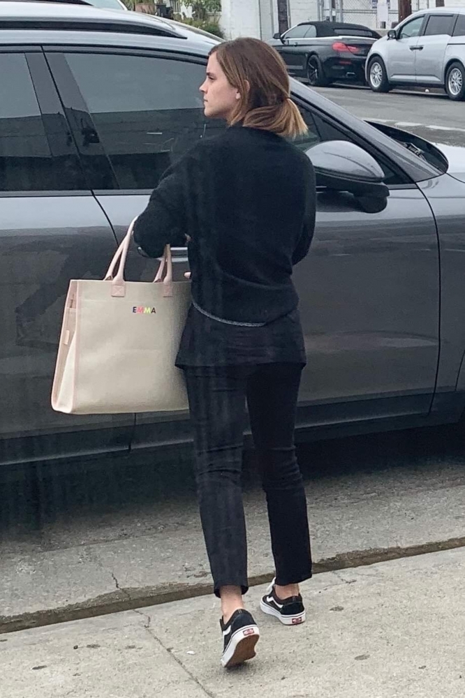 EEW_2019candid_out_for_coffee_in_venice_ca_023.jpg
