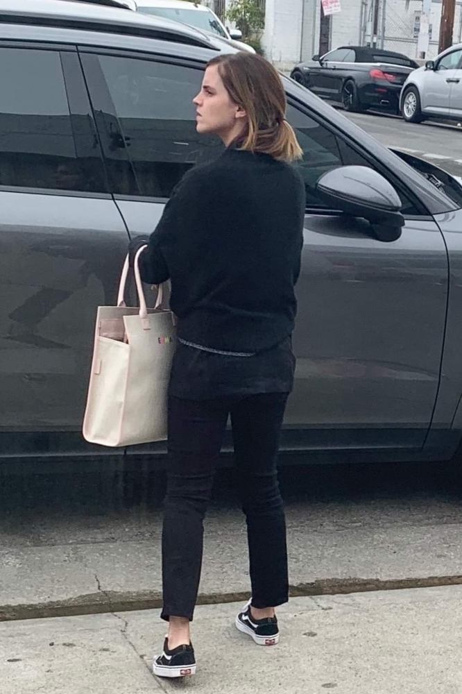 EEW_2019candid_out_for_coffee_in_venice_ca_024.jpg