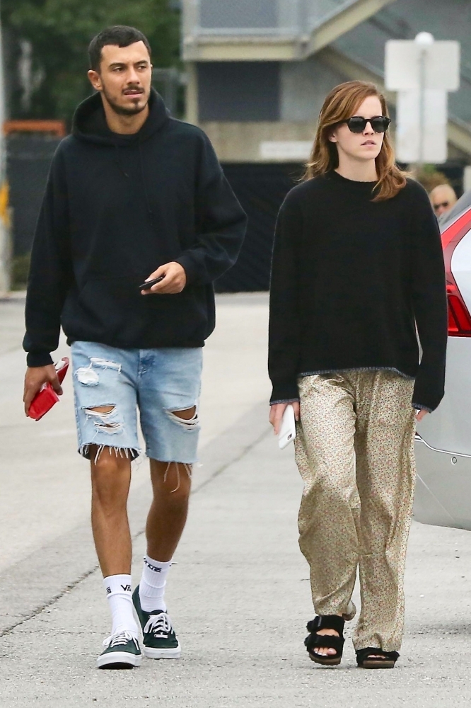 EEW_2019candid_out_in_venice_ca_005.jpg