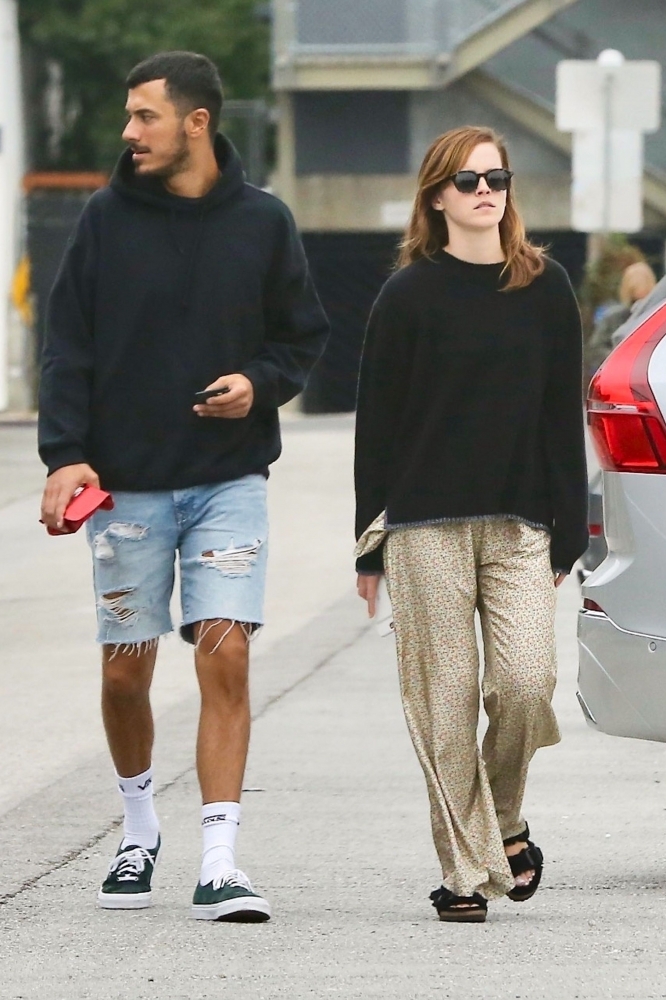 EEW_2019candid_out_in_venice_ca_008.jpg