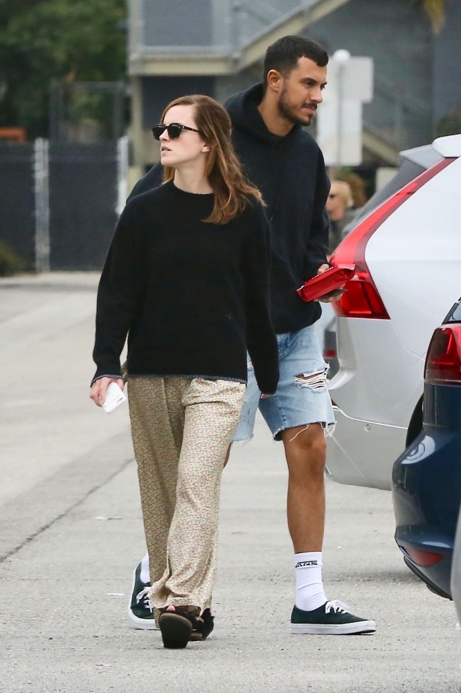 EEW_2019candid_out_in_venice_ca_015.jpg