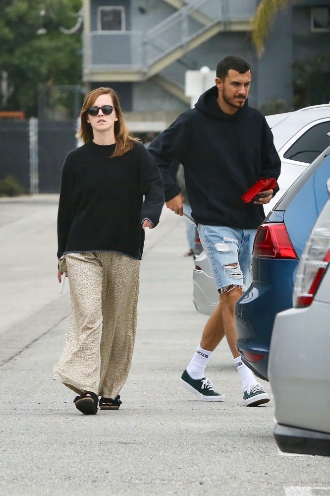 EEW_2019candid_out_in_venice_ca_016.jpg
