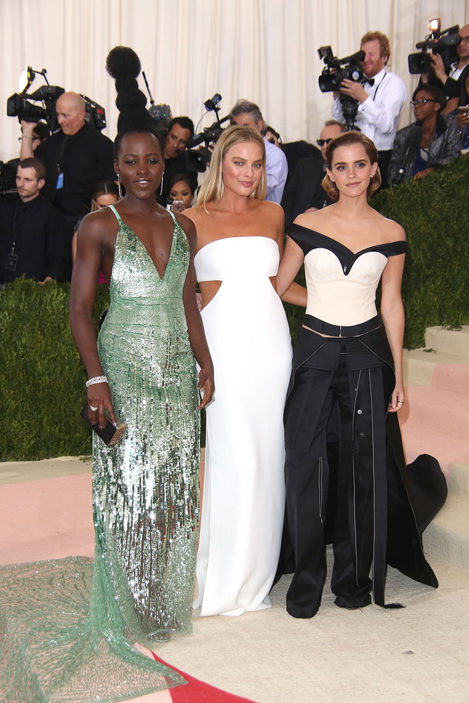 emma_watson_2016_met_costume_institute_gala_234.jpg