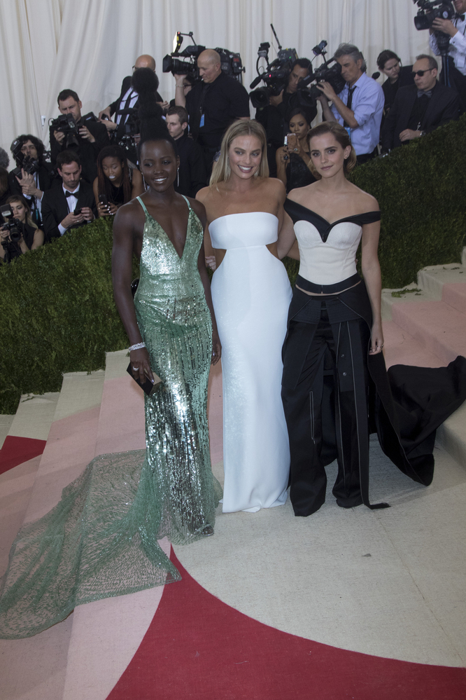 emma_watson_2016_met_costume_institute_gala_235.jpg