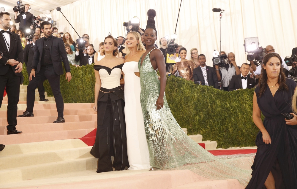 emma_watson_2016_met_costume_institute_gala_42.jpg