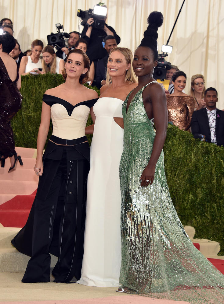 emma_watson_2016_met_costume_institute_gala_55.jpg