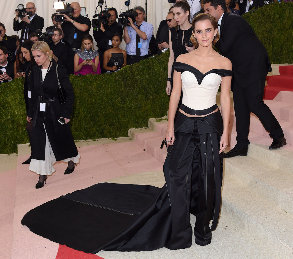 emma_watson_2016_met_costume_institute_gala_77.jpg