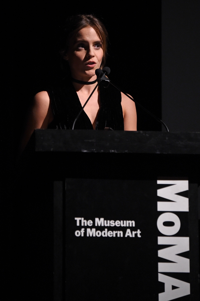emma_watson_2016_nov_moma_film_benefit_tribute_to_tom_hanks_19.jpg
