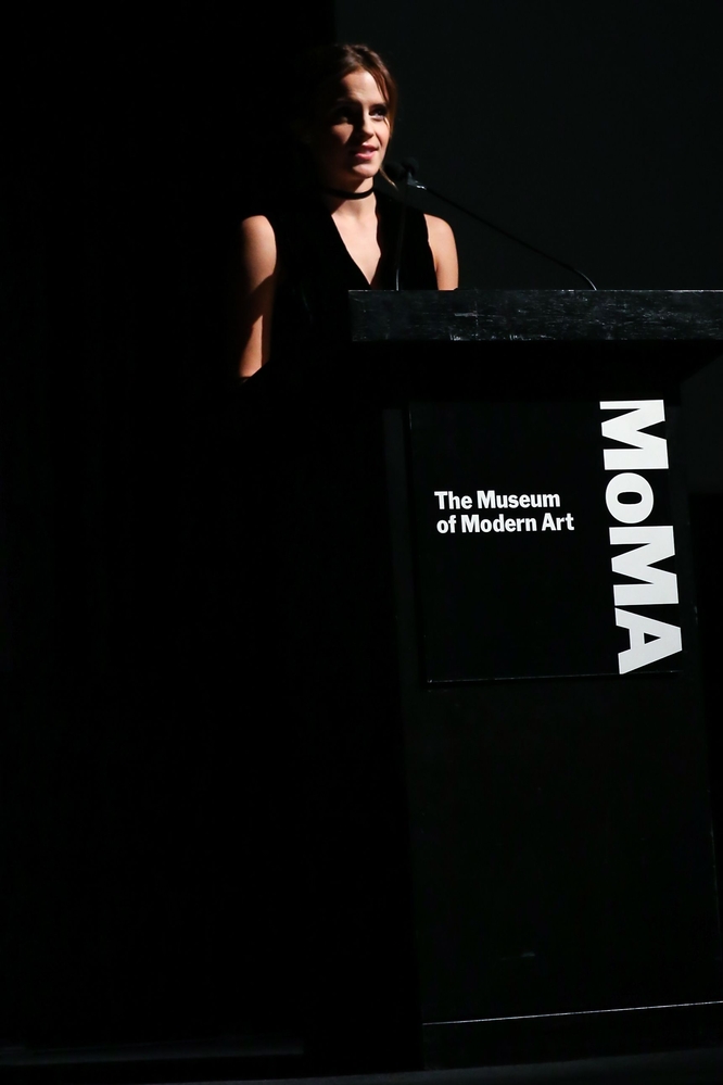 emma_watson_2016_nov_moma_film_benefit_tribute_to_tom_hanks_26.jpg