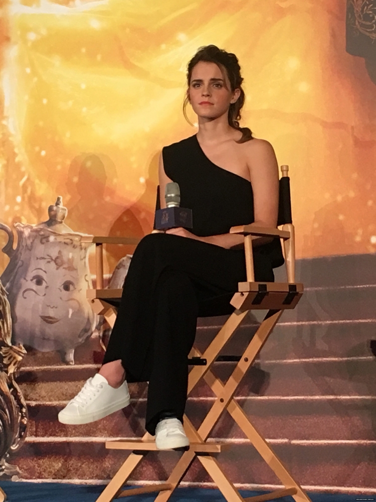 emma_watson_2017_batb_shanghai_press_conference_18.jpg