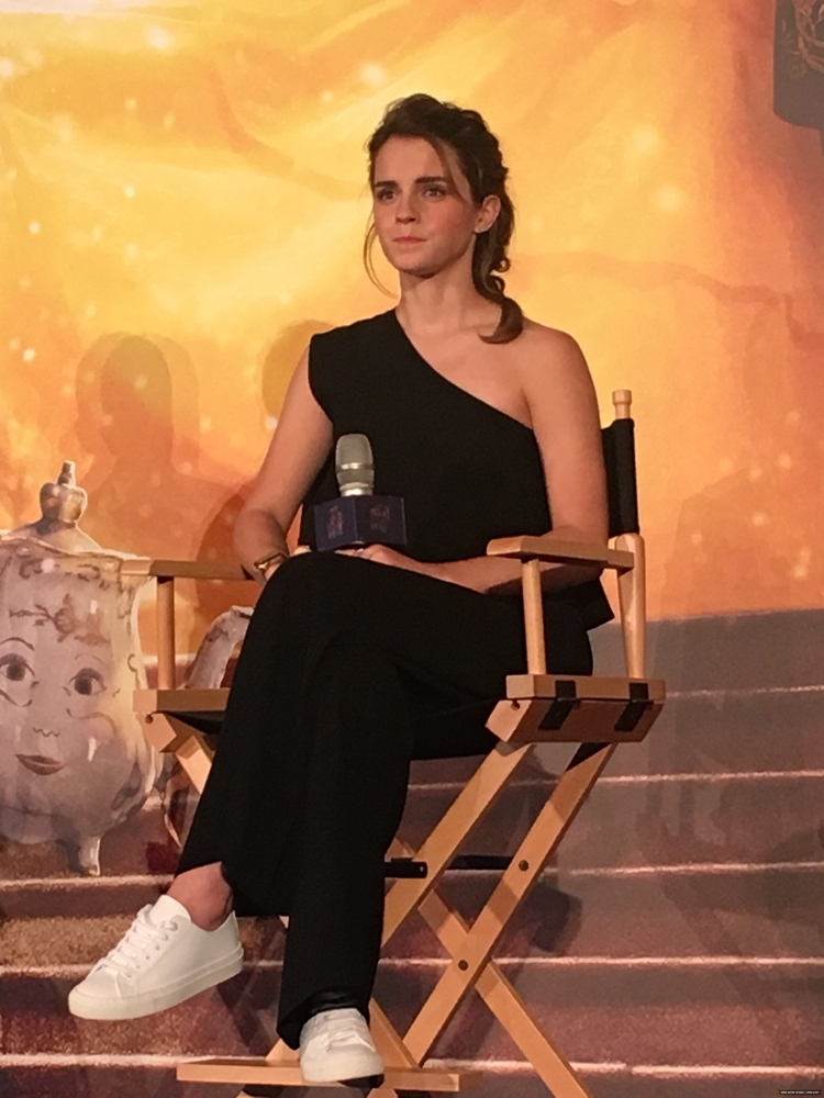 emma_watson_2017_batb_shanghai_press_conference_19.jpg
