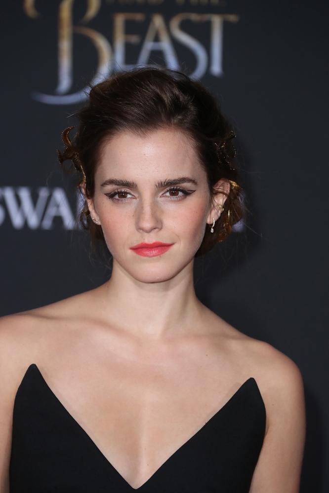 emma_watson_2017_mar_batb_la_premiere_232.jpg