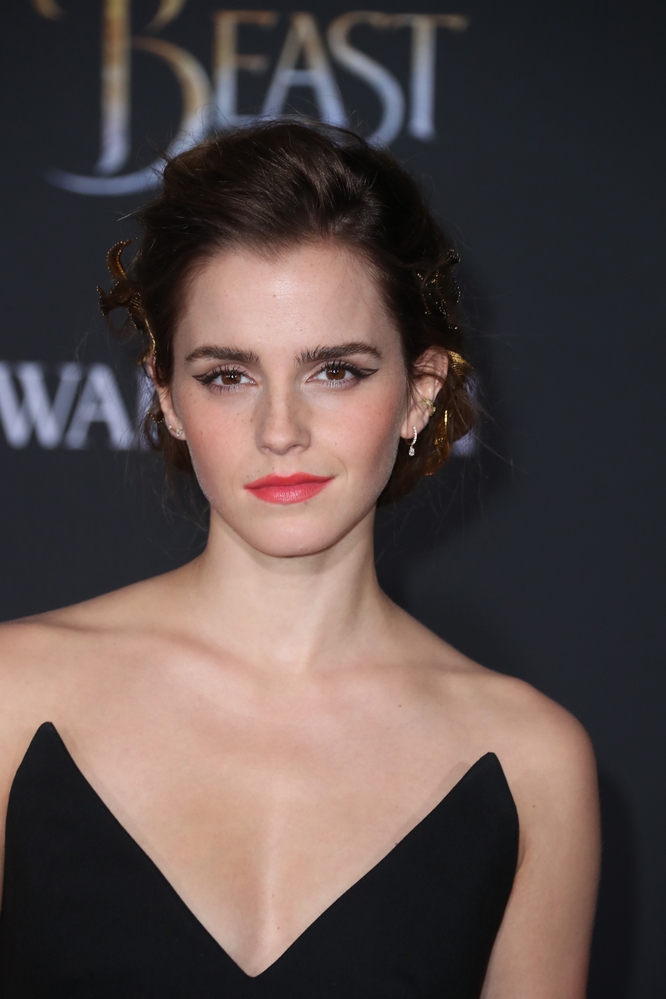 emma_watson_2017_mar_batb_la_premiere_233.jpg