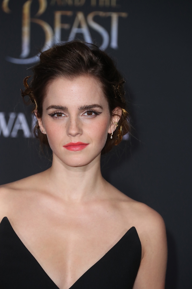 emma_watson_2017_mar_batb_la_premiere_234.jpg