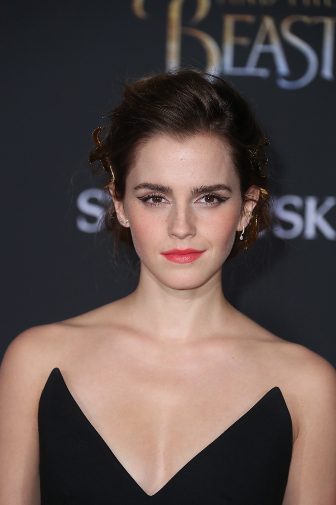 emma_watson_2017_mar_batb_la_premiere_235.jpg