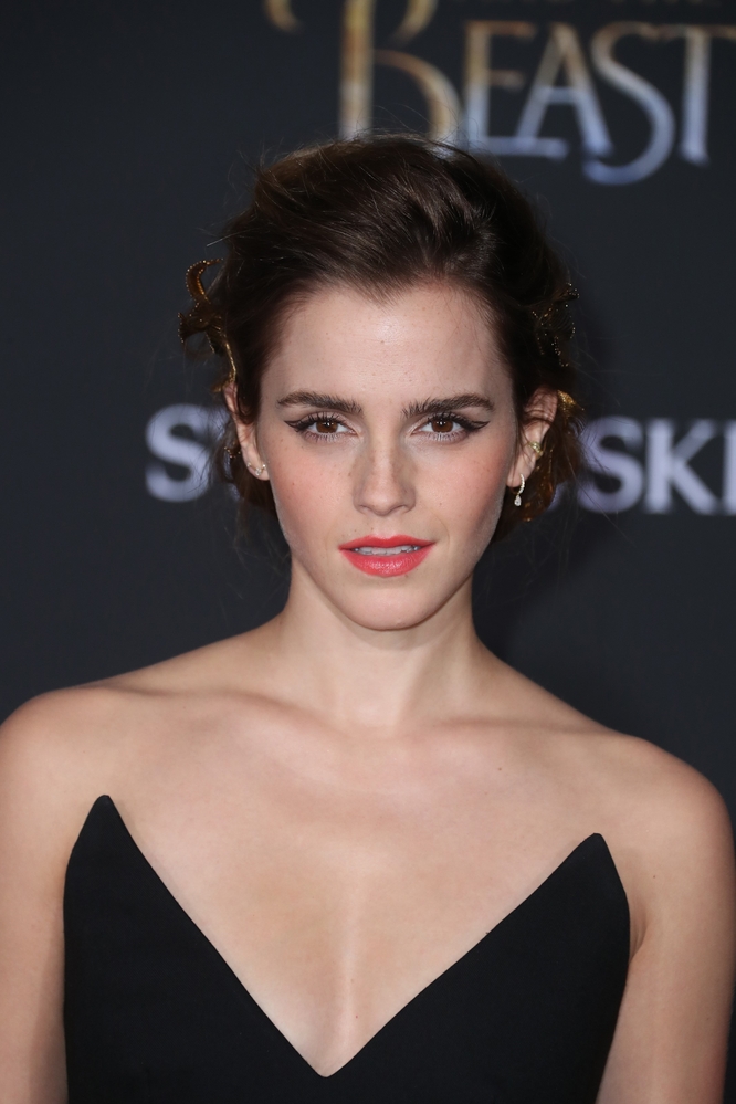emma_watson_2017_mar_batb_la_premiere_238.jpg