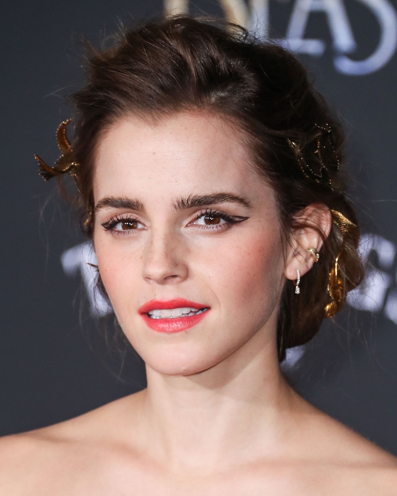 emma_watson_2017_mar_batb_la_premiere_273.jpg
