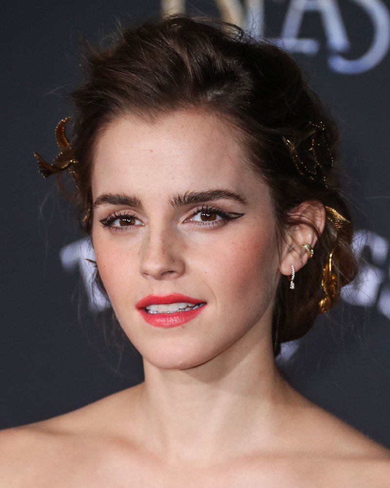 emma_watson_2017_mar_batb_la_premiere_331.jpg