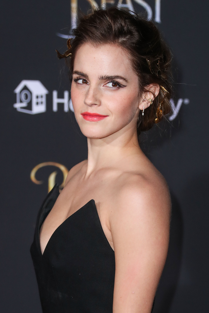 emma_watson_2017_mar_batb_la_premiere_335.jpg