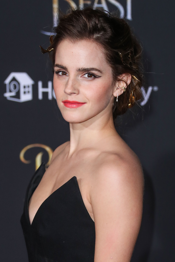 emma_watson_2017_mar_batb_la_premiere_336.jpg