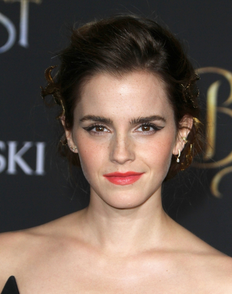 emma_watson_2017_mar_batb_la_premiere_584.jpg