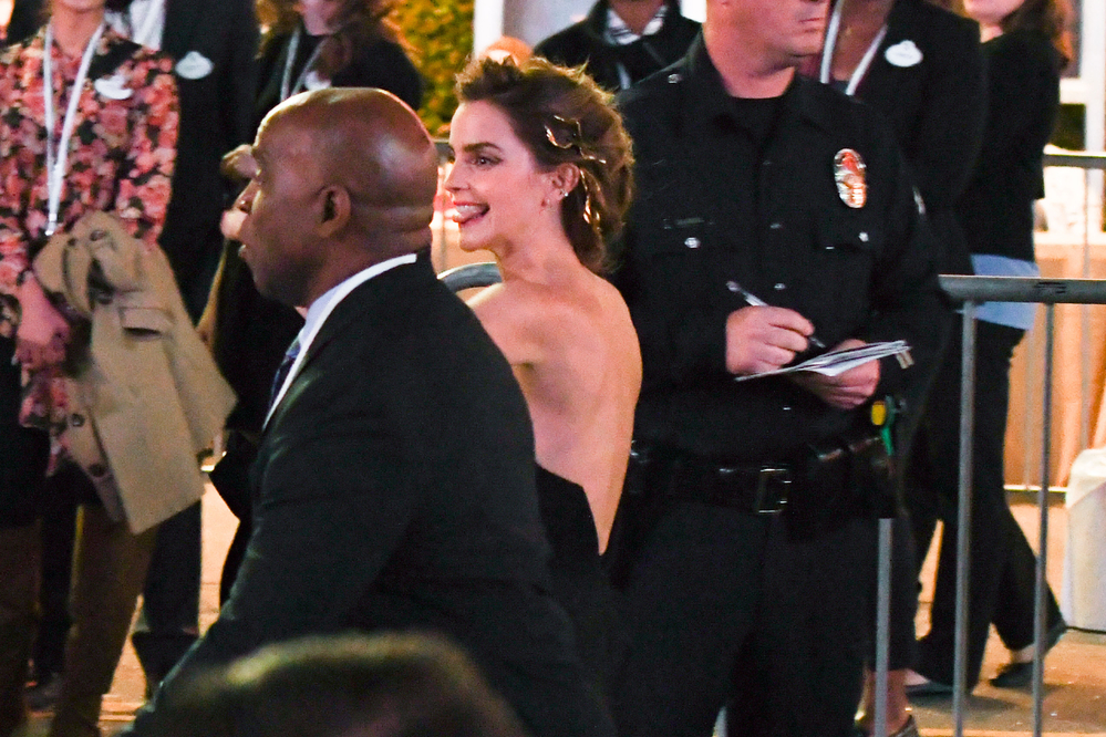 emma_watson_2017_mar_batb_la_premiere_67.jpg