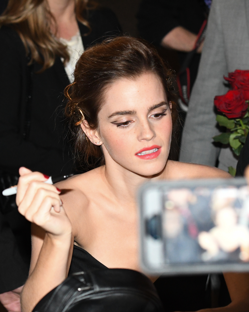 emma_watson_2017_mar_batb_la_premiere_81.jpg