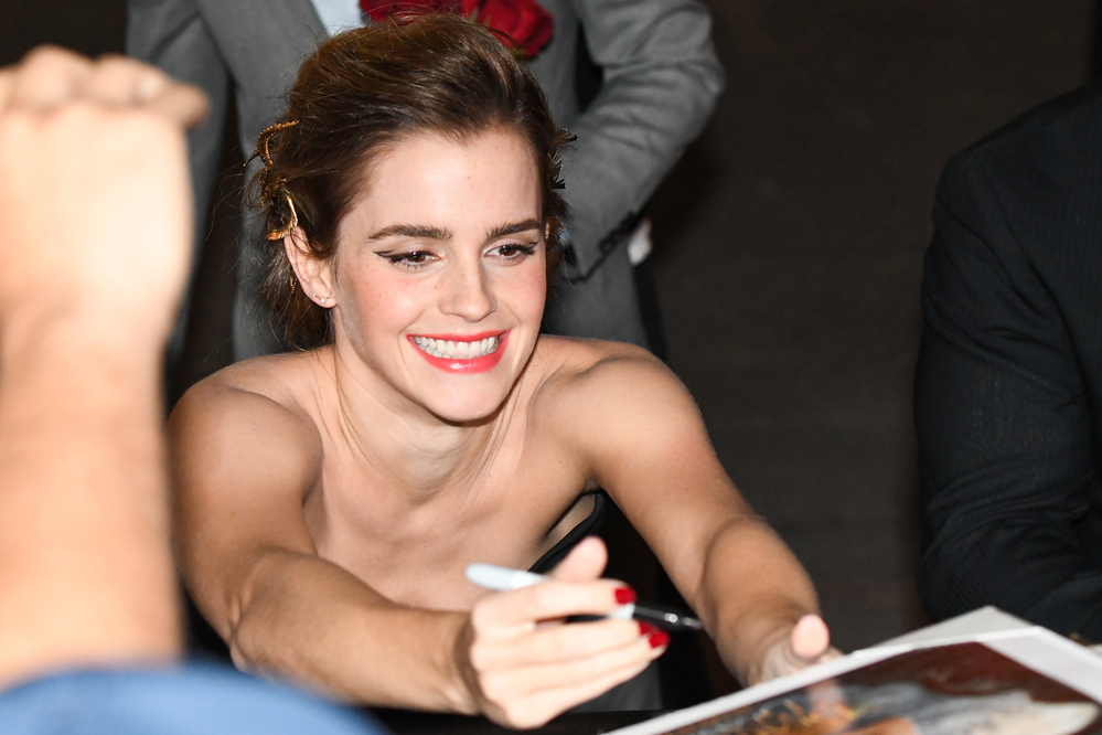 emma_watson_2017_mar_batb_la_premiere_82.jpg