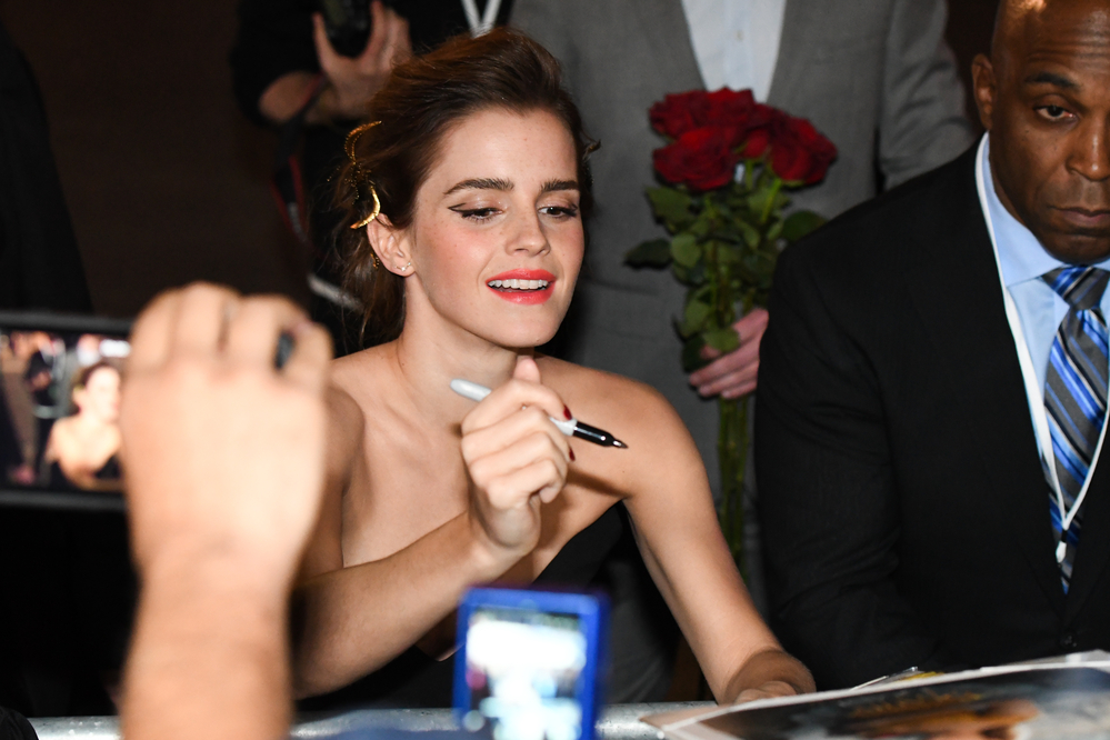 emma_watson_2017_mar_batb_la_premiere_84.jpg