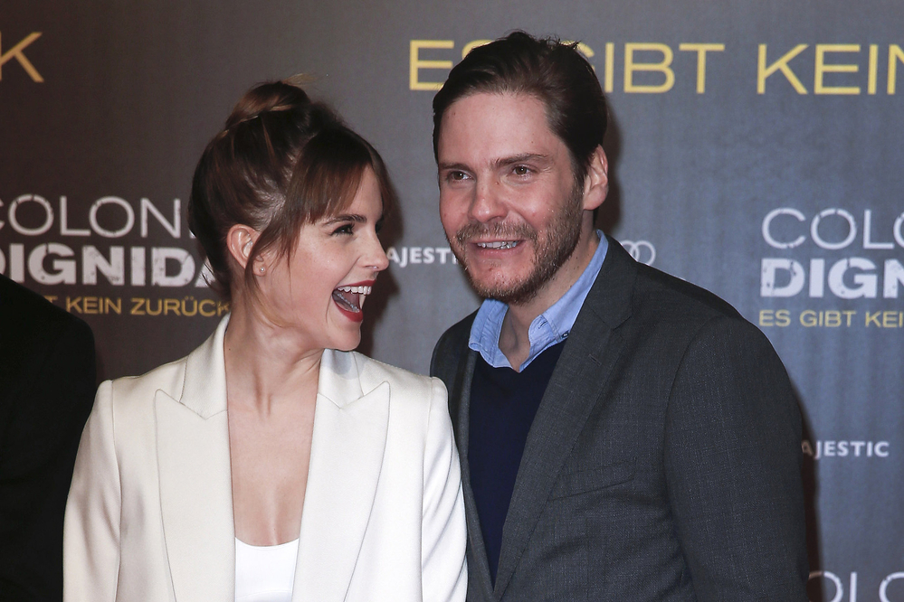 emma_watson_colonia_berlin_premiere_30.jpg