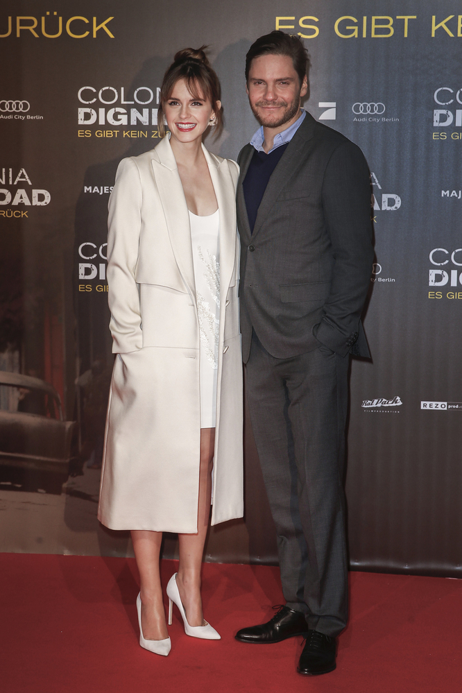 emma_watson_colonia_berlin_premiere_41.jpg