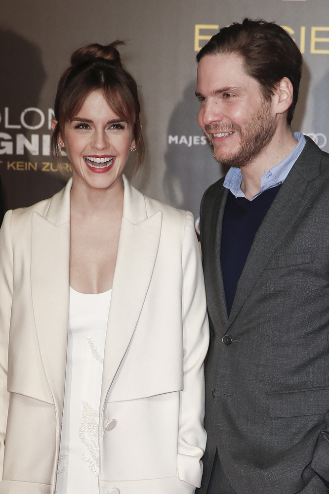 emma_watson_colonia_berlin_premiere_42.jpg