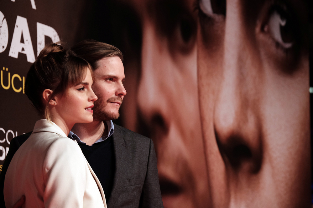 emma_watson_colonia_berlin_premiere_71.jpg