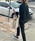 EEW_2019candid_out_for_coffee_in_venice_ca_019.jpg