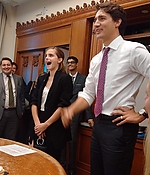 emma_watson_2016_meeting_prime_minster_justin_trudeau_05.jpg