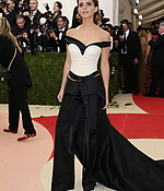 Filename=emma_watson_2016_met_costume_institute_gala_14.JPG
Filesize=1568KiB
Dimensions=1366x2048
Date added=May 12, 2016 emma_watson_2016_met_costume_institute_gala_14.JPG