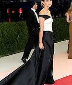 emma_watson_2016_met_costume_institute_gala_143.jpg
