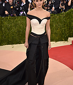 emma_watson_2016_met_costume_institute_gala_47.jpg