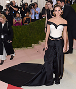 emma_watson_2016_met_costume_institute_gala_77.jpg