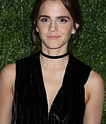 emma_watson_2016_nov_moma_film_benefit_tribute_to_tom_hanks_09.jpg