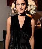 emma_watson_2016_nov_moma_film_benefit_tribute_to_tom_hanks_17.jpg