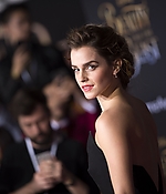emma_watson_2017_mar_batb_la_premiere_446.jpg