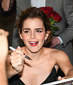 emma_watson_2017_mar_batb_la_premiere_87.jpg